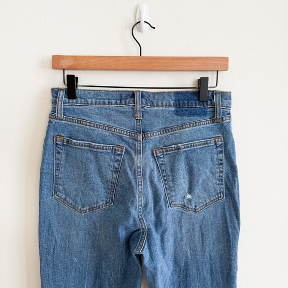 ABERCROMBIE • Ultra High Rise 90s Slim Straight Jean in Medium Destroy - Picture 9 of 13